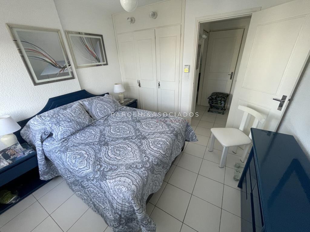Apartamento en venta de 3 dormitorios en torre