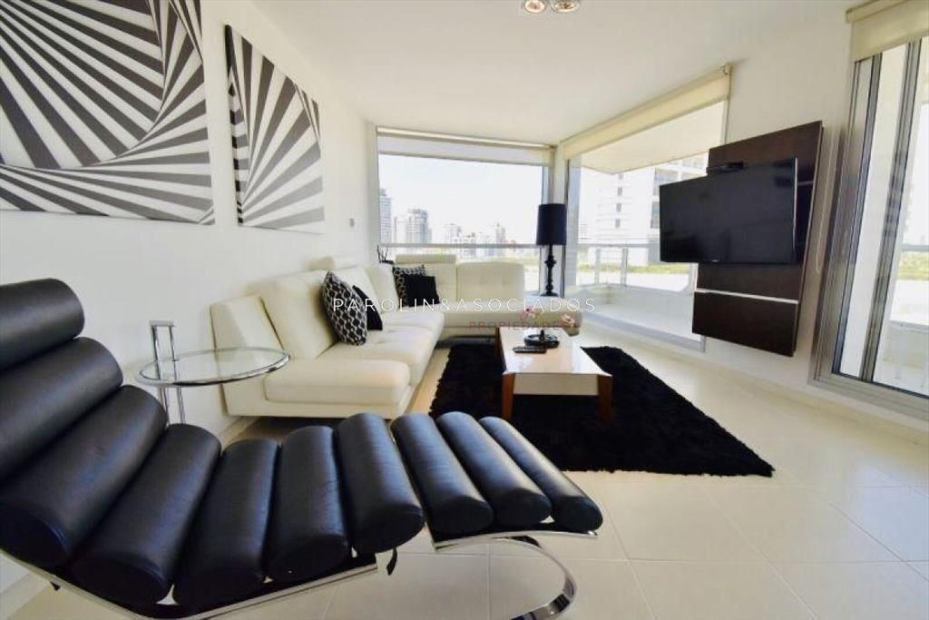 Apartamento de 3 dormitorios en venta en Season Tower, Punt