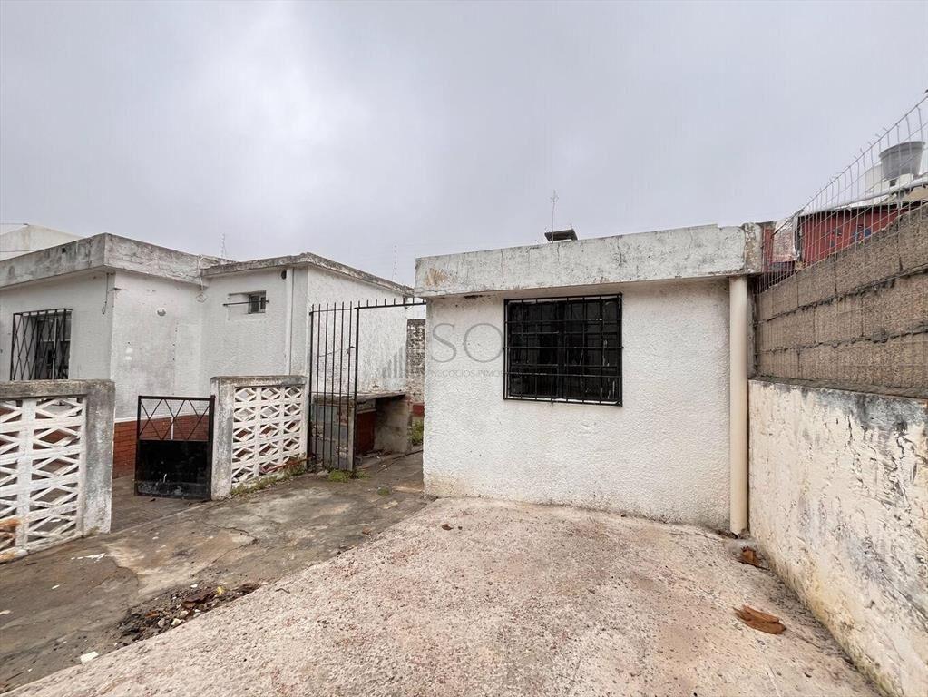 Alquiler casa 2 dormitorios con cochera cerro
