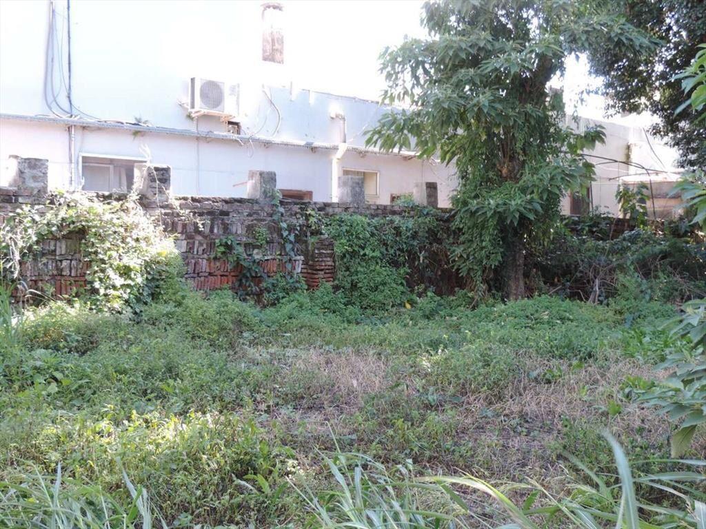 Casa céntrica gran terreno, ideal para desarrollo