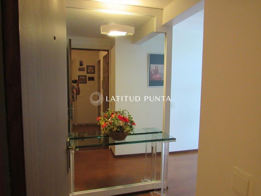 Apartamento de 2 dormitorios más dependencia en
