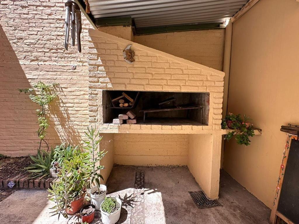 CASA EN VENTA + LOCAL COMERCIAL CON RENTA