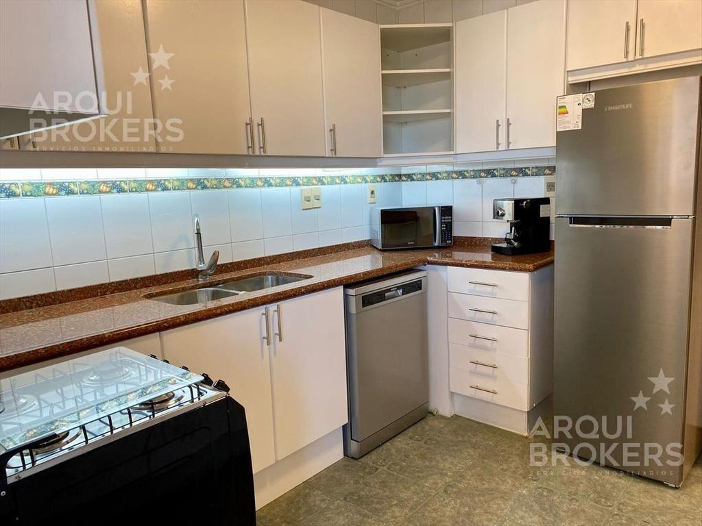 Alquiler apartamento dos dormitorios con muebles en Punta C
