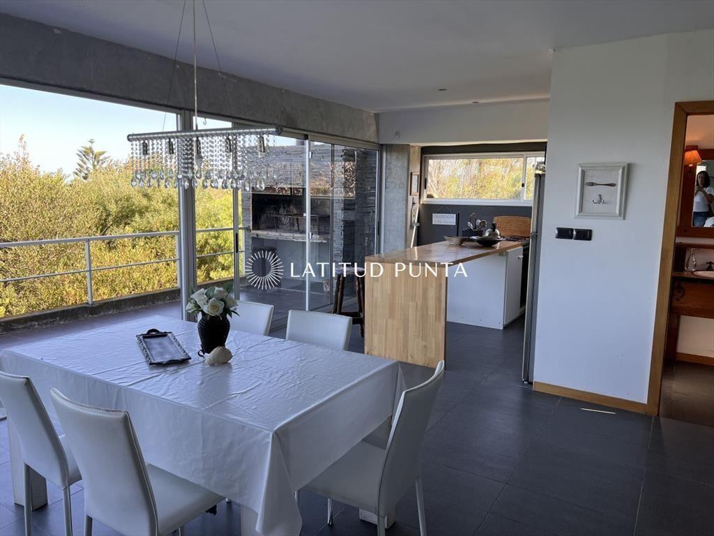Venta de casa 3 dormitorios en Punta Piedras,