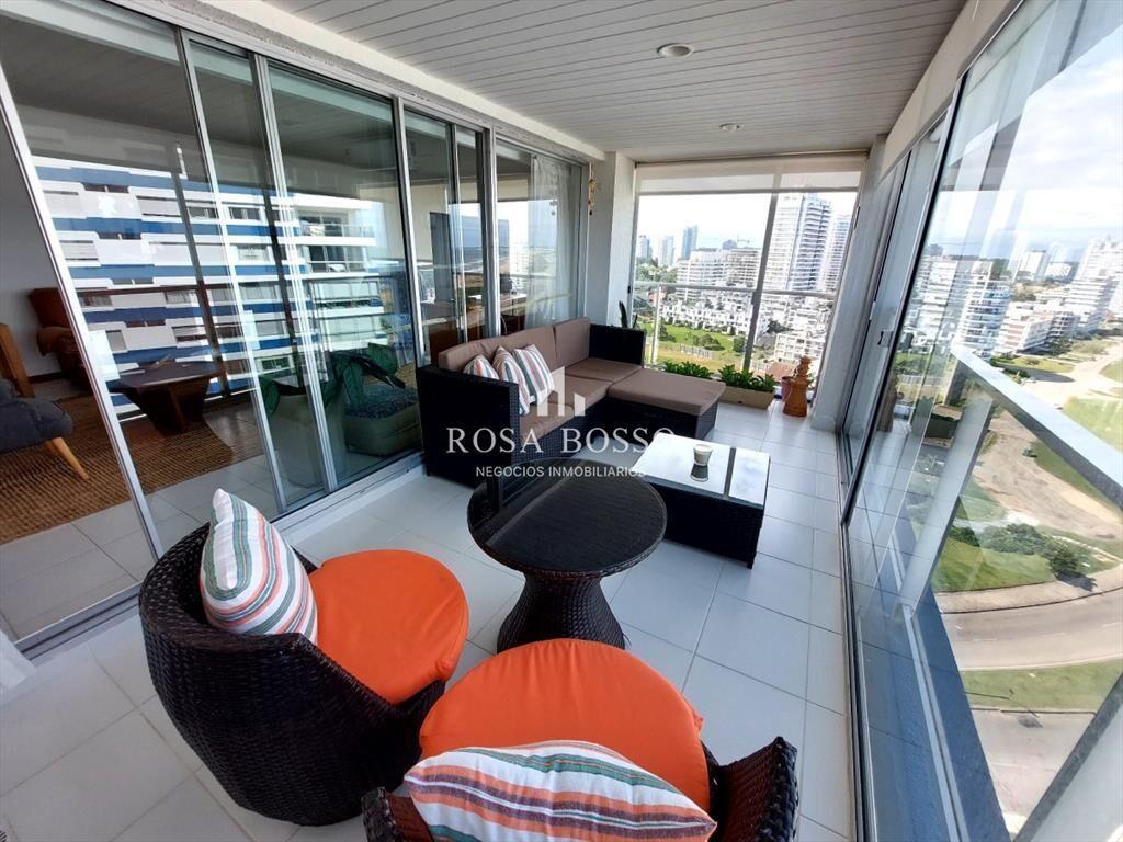 Apartamento de 3 suite y dependencia en VENTA