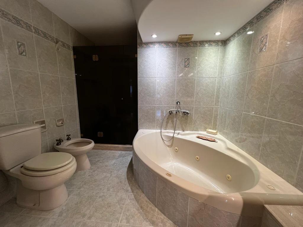 Alquiler Apartamento 4 Dormitorios y Servicio en Rambla de P