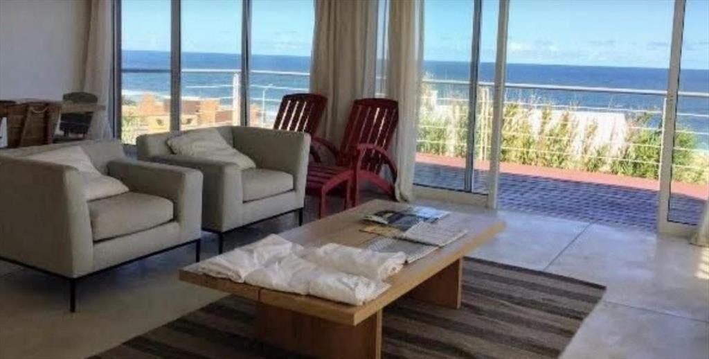 CASA EN VENTA DE 4 DORMITORIOS EN MANANTIALES