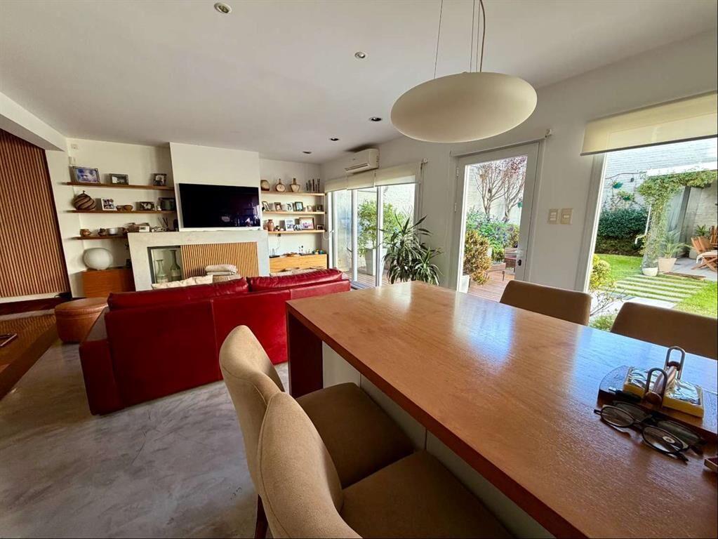 Venta casa 5 dormitorios, fondo verde con parrillero, 2gara