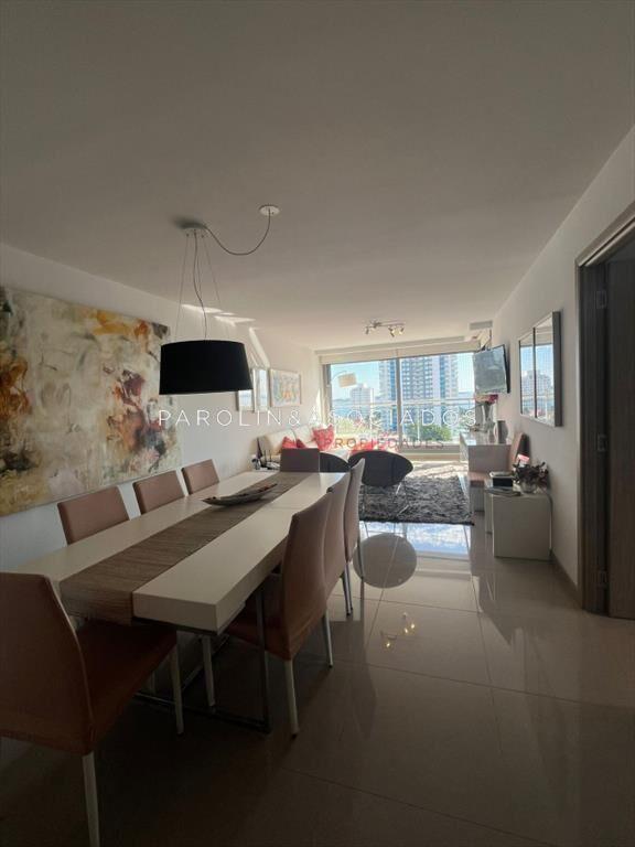 Luminoso apartamento en venta con vista al mar en