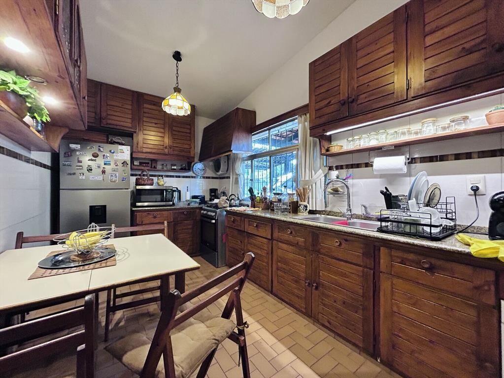 Venta casa 4 dormitorios con jardín, piscina , barbacoa y g
