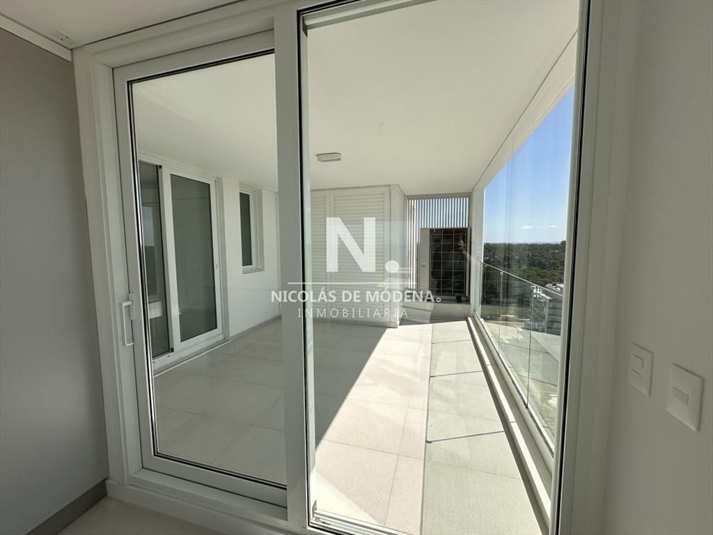 Vende apartamento de 4 dormitorios en Torre Le