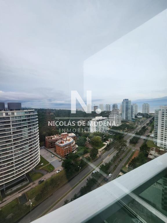 Apartamento de 3 dormitorios en Edificio Gala