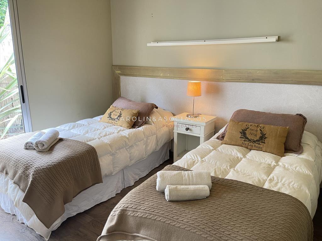 Casa de 4 dormitorios en venta, Montoya La Barra