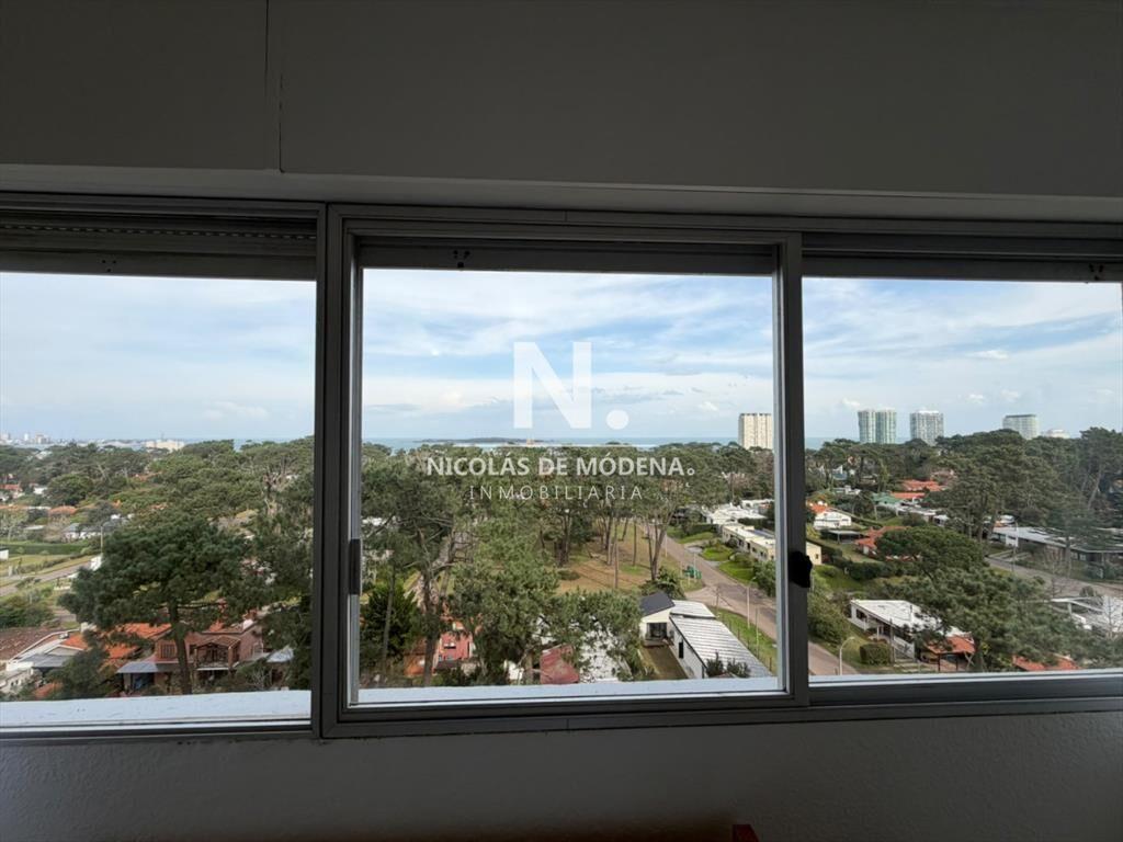Apartamento en Roosevelt, 2 dormitorios con servicios en v