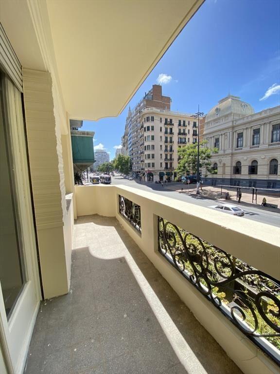 Venta apartamento de 3 dormitorios en Cordon con renta