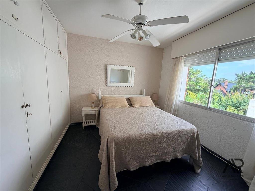 Apartamento en alquiler c/ cochera en Playa Mansa