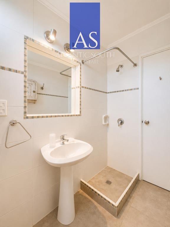 Apartamento de 1 dormitorio con vista al mar y en