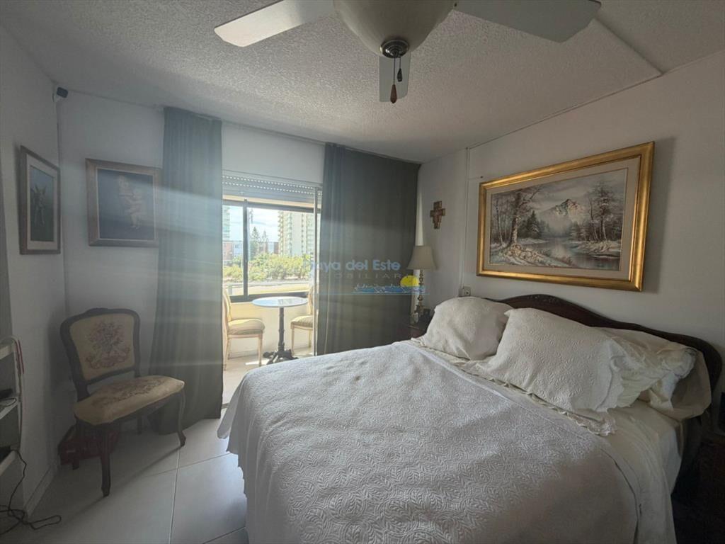 Apartamento en venta de 3 dormitorios en punta ,