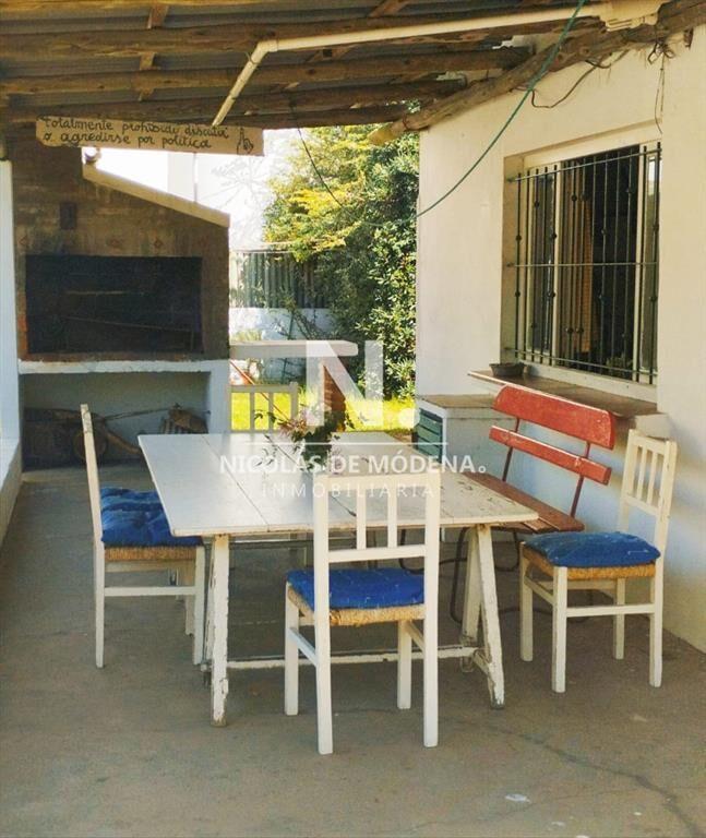 Vende casa de 4 dormitorios, con parrillero en