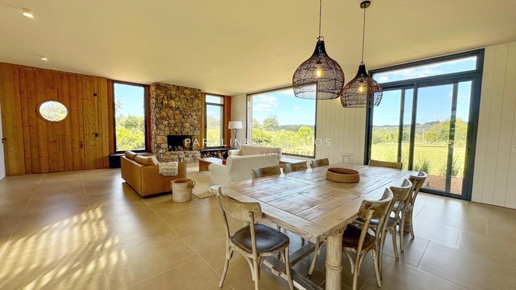 Casa en Venta de 4 dormitorios en suite, El Quijote La Barr