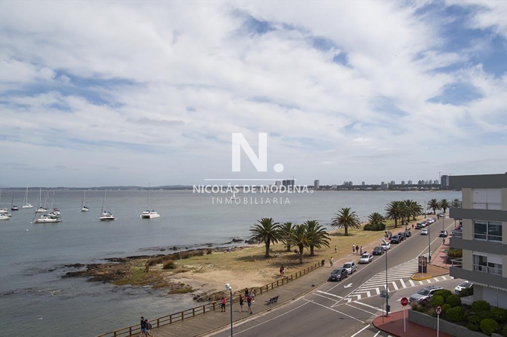 Departamento con vista al puerto.