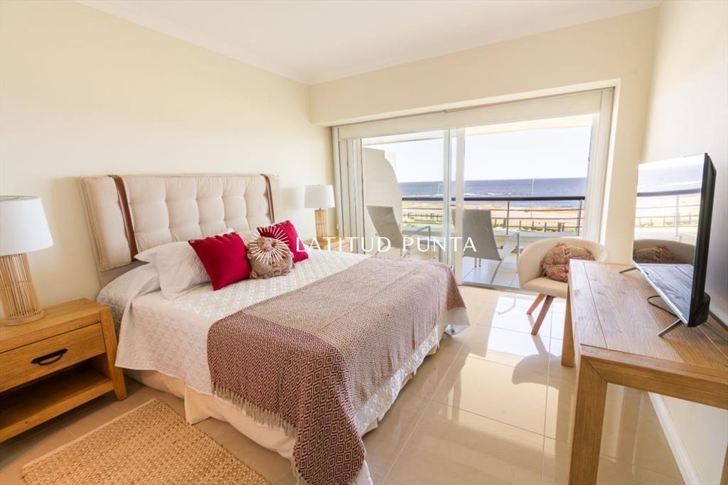 Apartamento en venta Playa Mansa 3 dormitorios