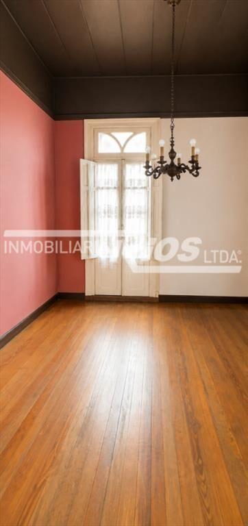 Casa de 4 dormitorios con local independiente y
