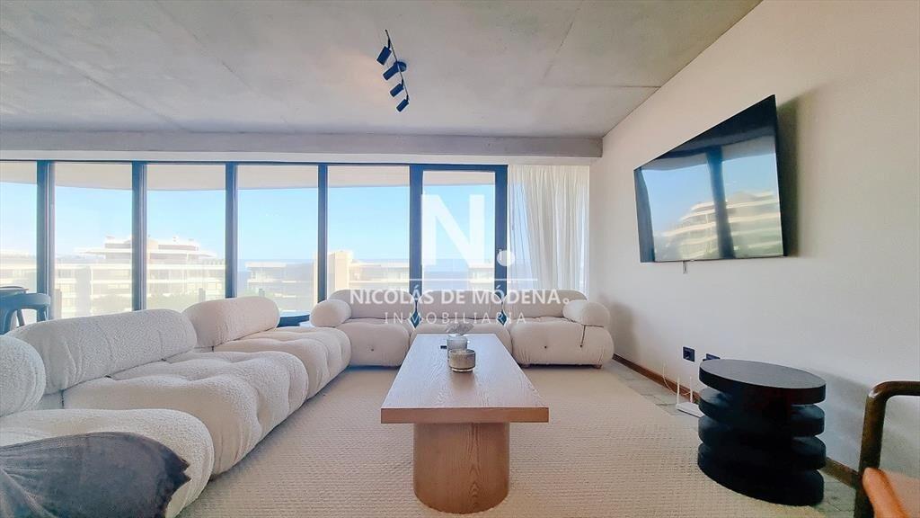 Apartamento piso bajo Surfside, 3 suites + den