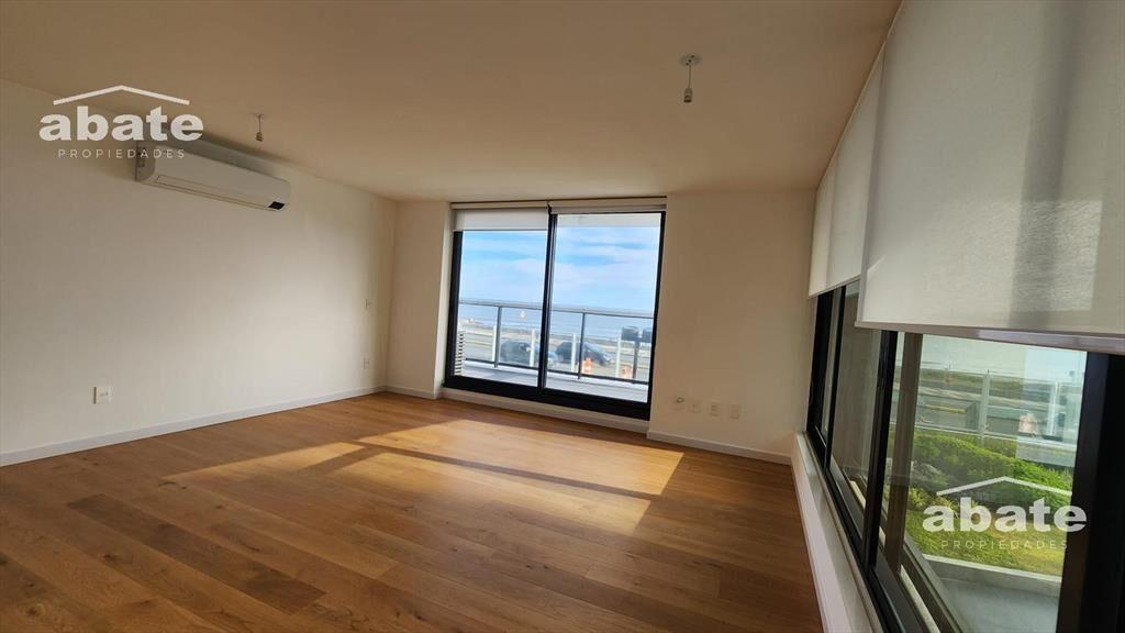 Venta apartamento en Malvín sobre la Rambla, vista al Mar c