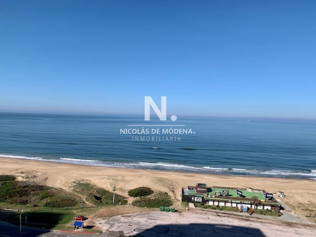 En venta apartamento de 3 dormitorios en suite,