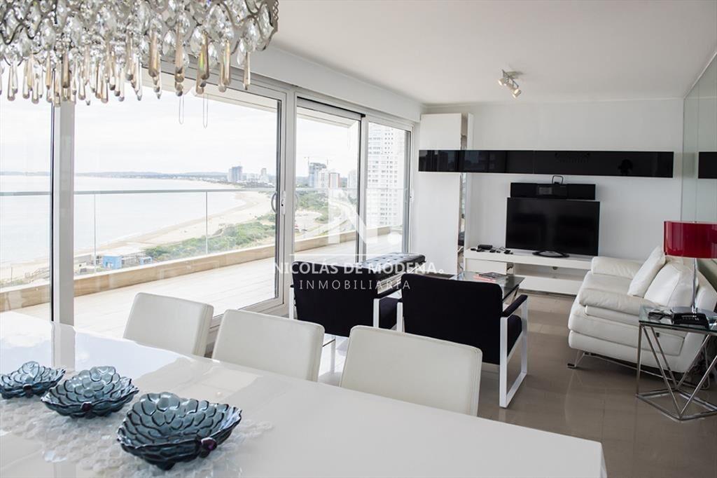 Departamento con vista al mar en edificio