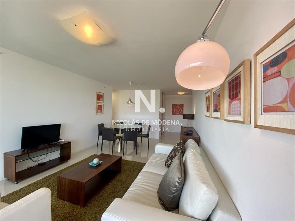 Gran living comedor con salida a amplia terraza con vista y
