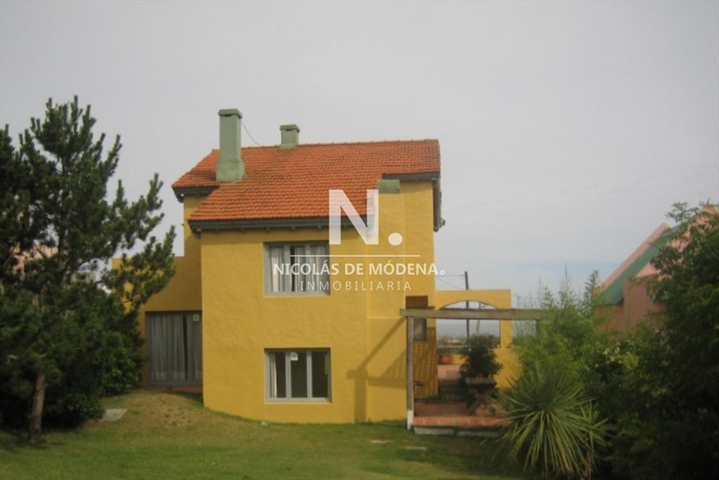 En venta casa de 4 dormitorios, primera lÃnea -