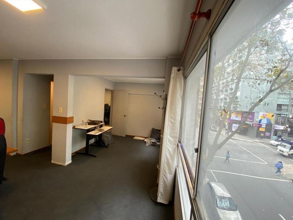 VENTA DE 3 APARTAMENTOS PARA RENTA U OFICINAS PATIO PROPIO