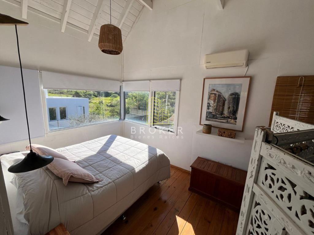 Venta de muy linda casa en manantiales de 2 +