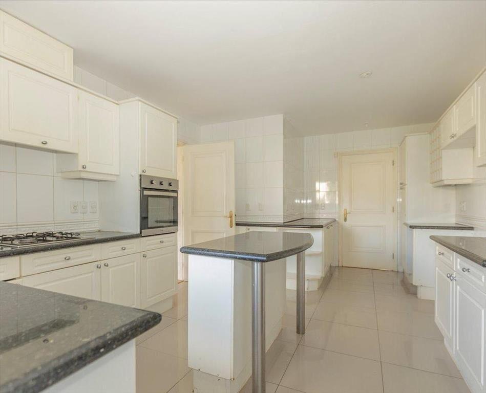 Venta de Casa en Barrio Privado Carmel, 4 dormitorios y ser