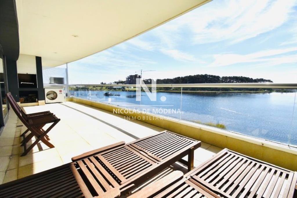 Venta de Apartamento de 3 dormitorios en Playa
