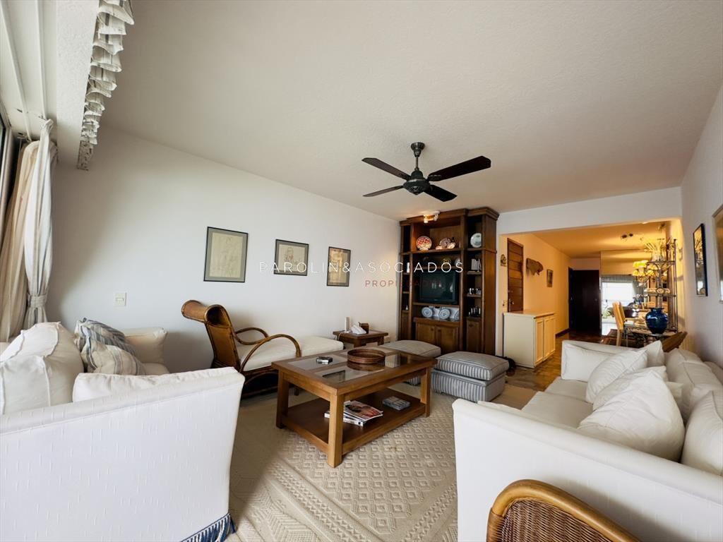 Apartamento de 3 dormitorios en venta sobre playa mansa