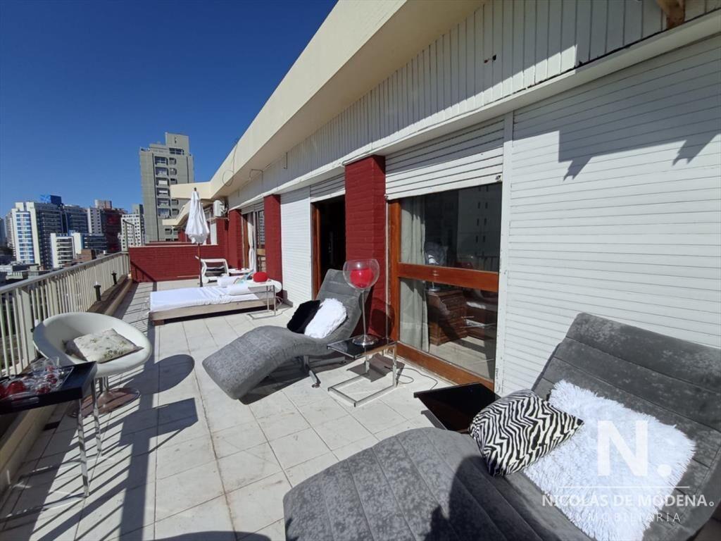 Pent house con parrillero y vista a Isla Gorriti