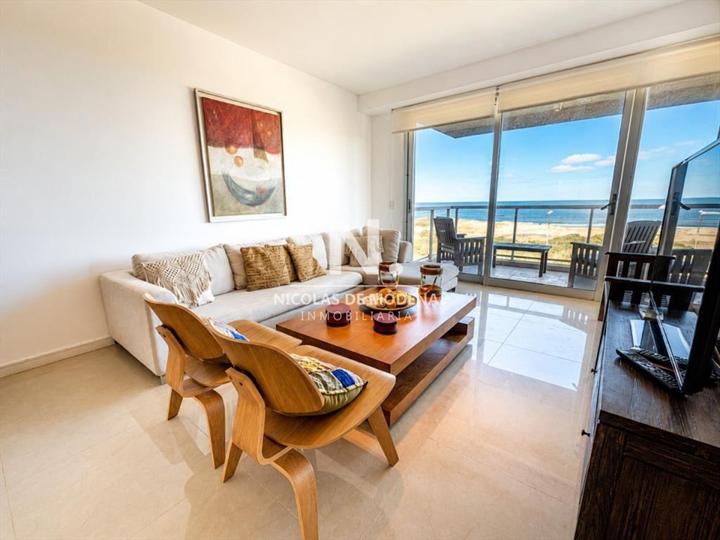 En venta apartamento de 3 dormitorios en Brava primera line