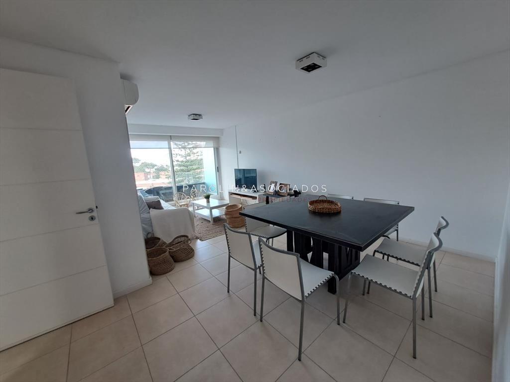 Vende apartamento de 3 dormitorios y excelentes