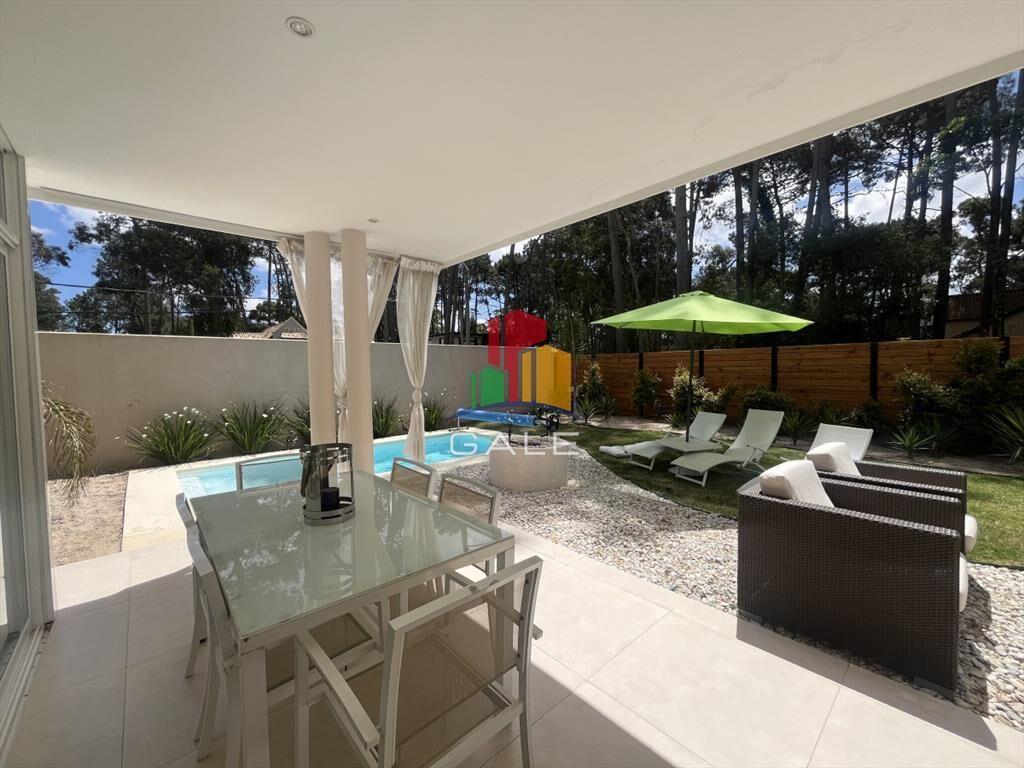 Casa en Venta 4 Dormitorios en Solanas Barrio del