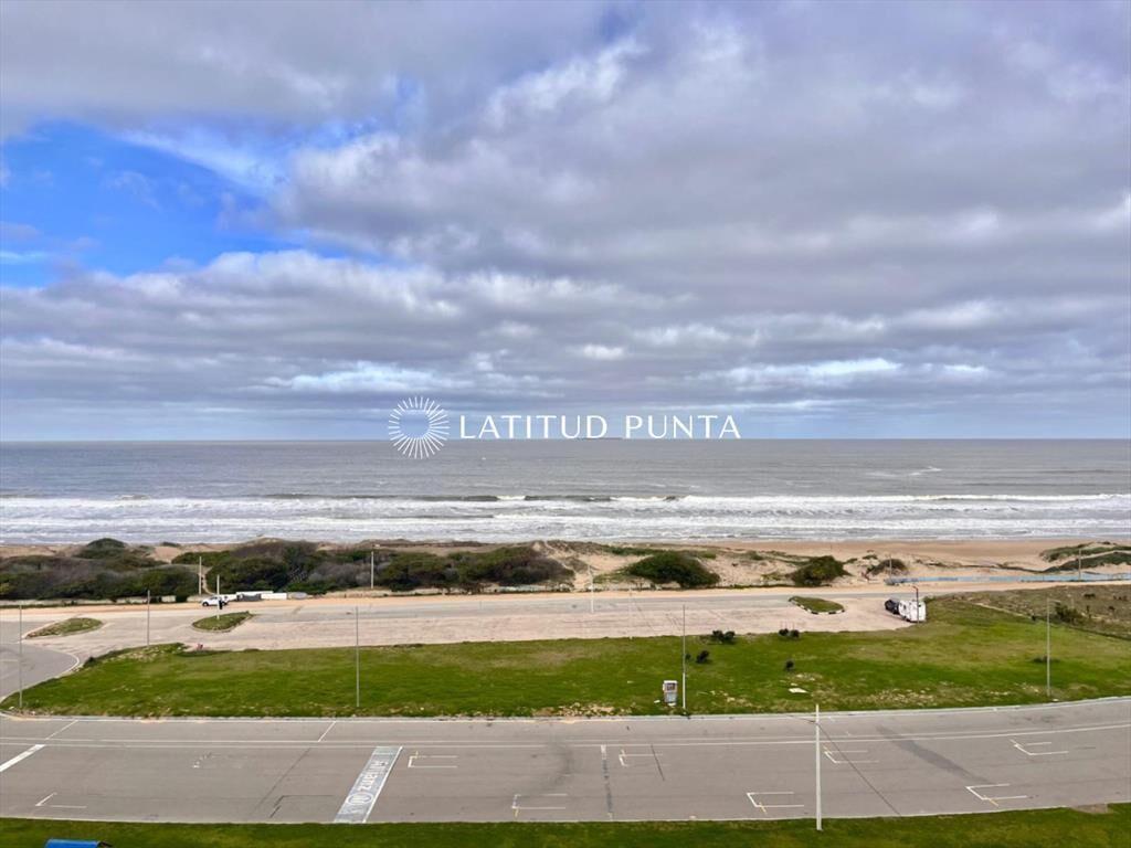 Apartamento 2 dormitorios y medio. Brava