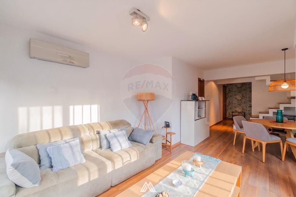 VENTA POCITOS APTO 2 DORM TERRAZA + GJE AMUEBLADO