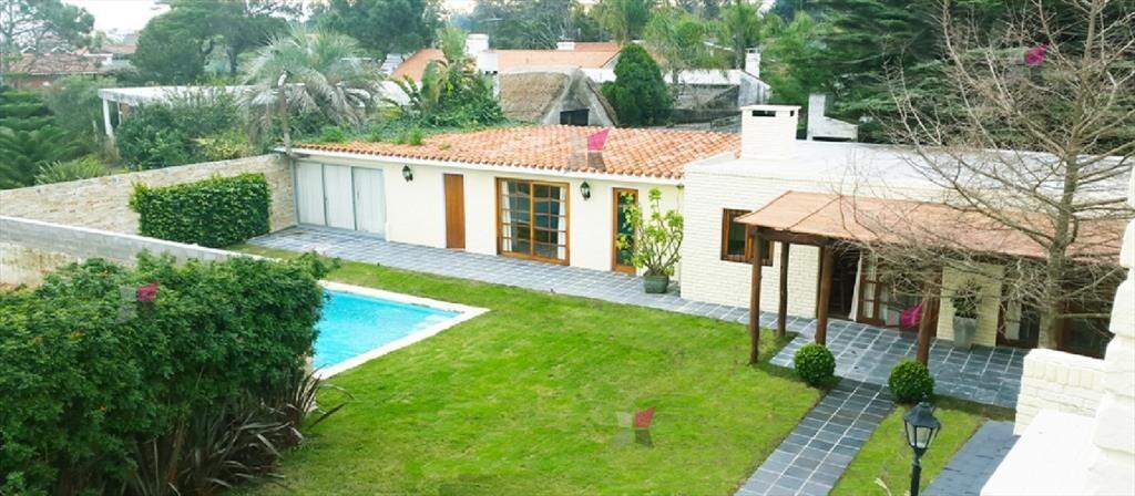 VENTA DE CASA 5 DORMITORIOS EN MANSA