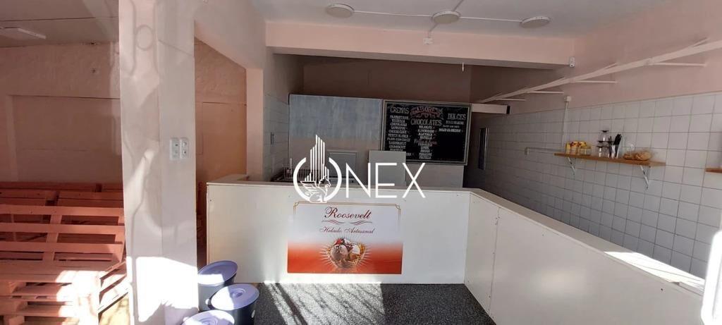 3 Casas y un local con cámara de frÃo en venta