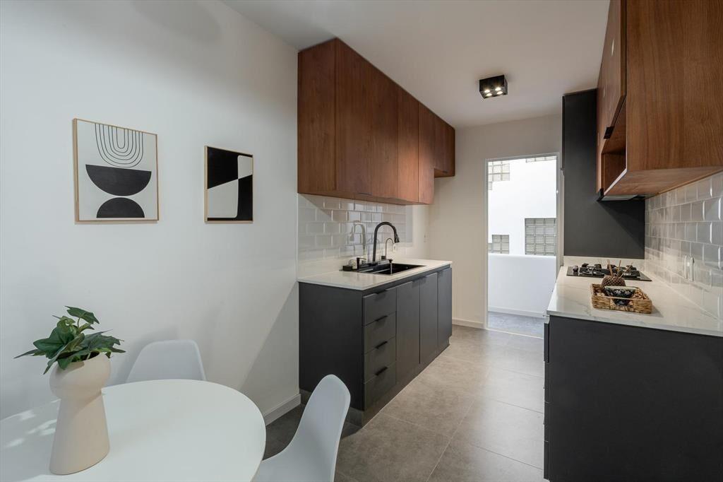 Venta apartamento 3 dormitorios y balcón -  Tres Cruces