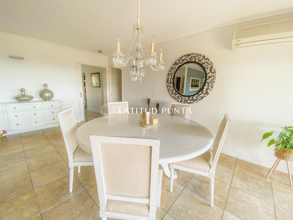Apartamento en Mansa, 4 dormitorios, estufa a y