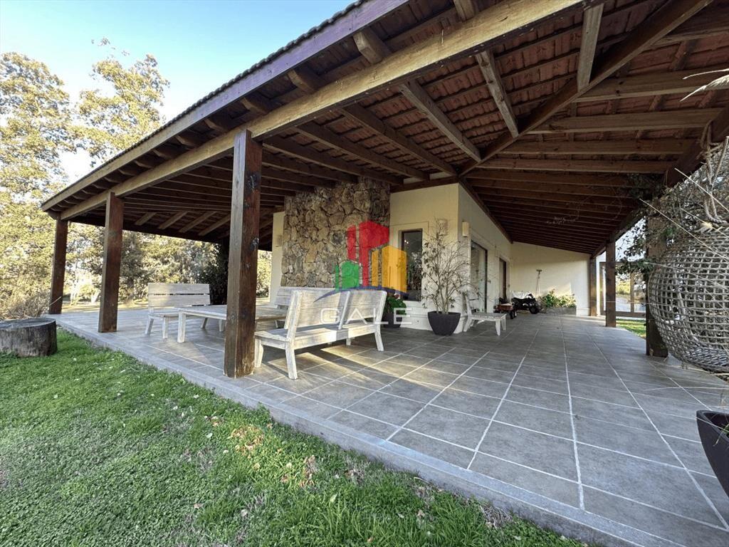 Venta casa en barrio semi cerrado Las Silvias,