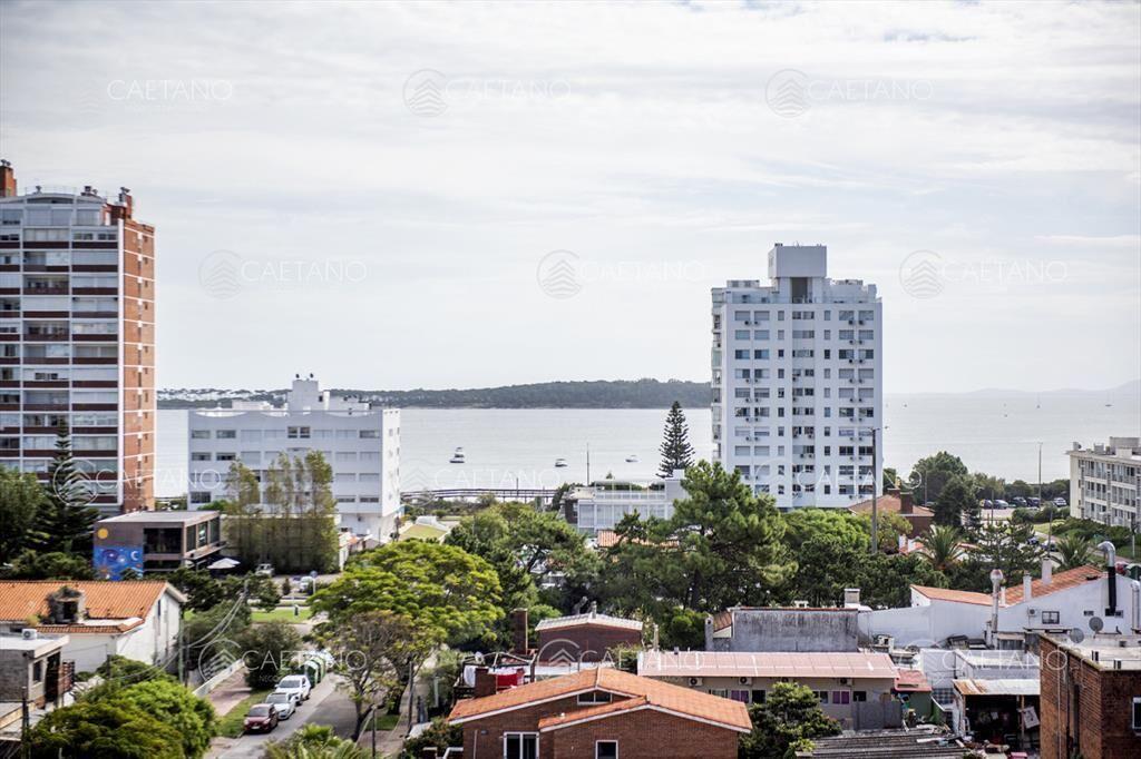 Vende apartamento de 2 dormitorios en Brava Punta del Este